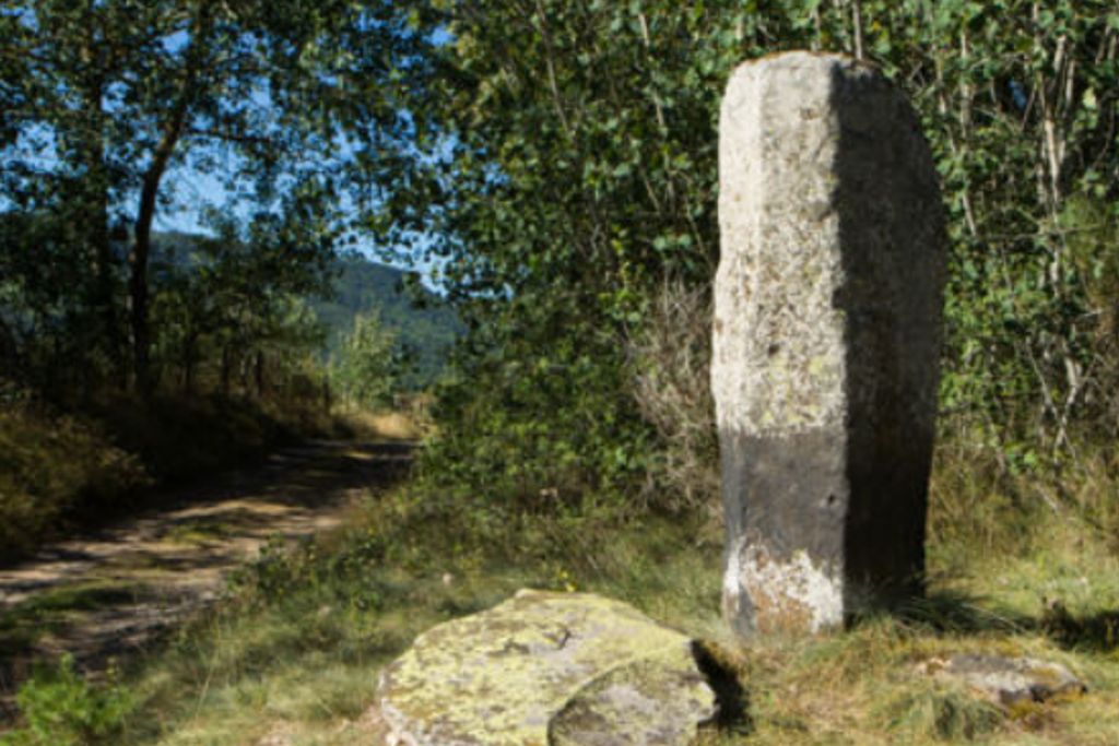 menhir-dolmen-st-nectaire